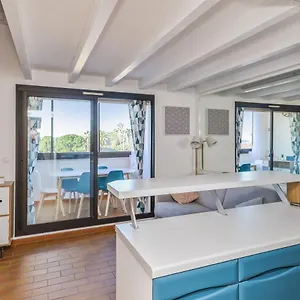 nice-duplex-flat-with-seaview-loggia-and-pool-in-six.fr-provencehotel.com/